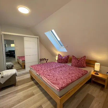 Helfert Dg Mit Terrasse Apartmán Senftenberg